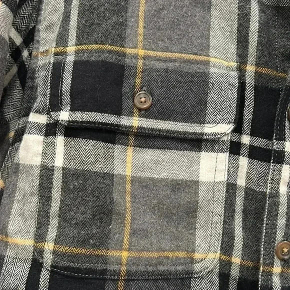 Old Navy Men’s flannel - Picture 3 of 7